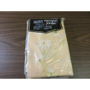 NOS Vintage Morgan Jones Two Standard Pillow Cases Daisy Daisies Orange